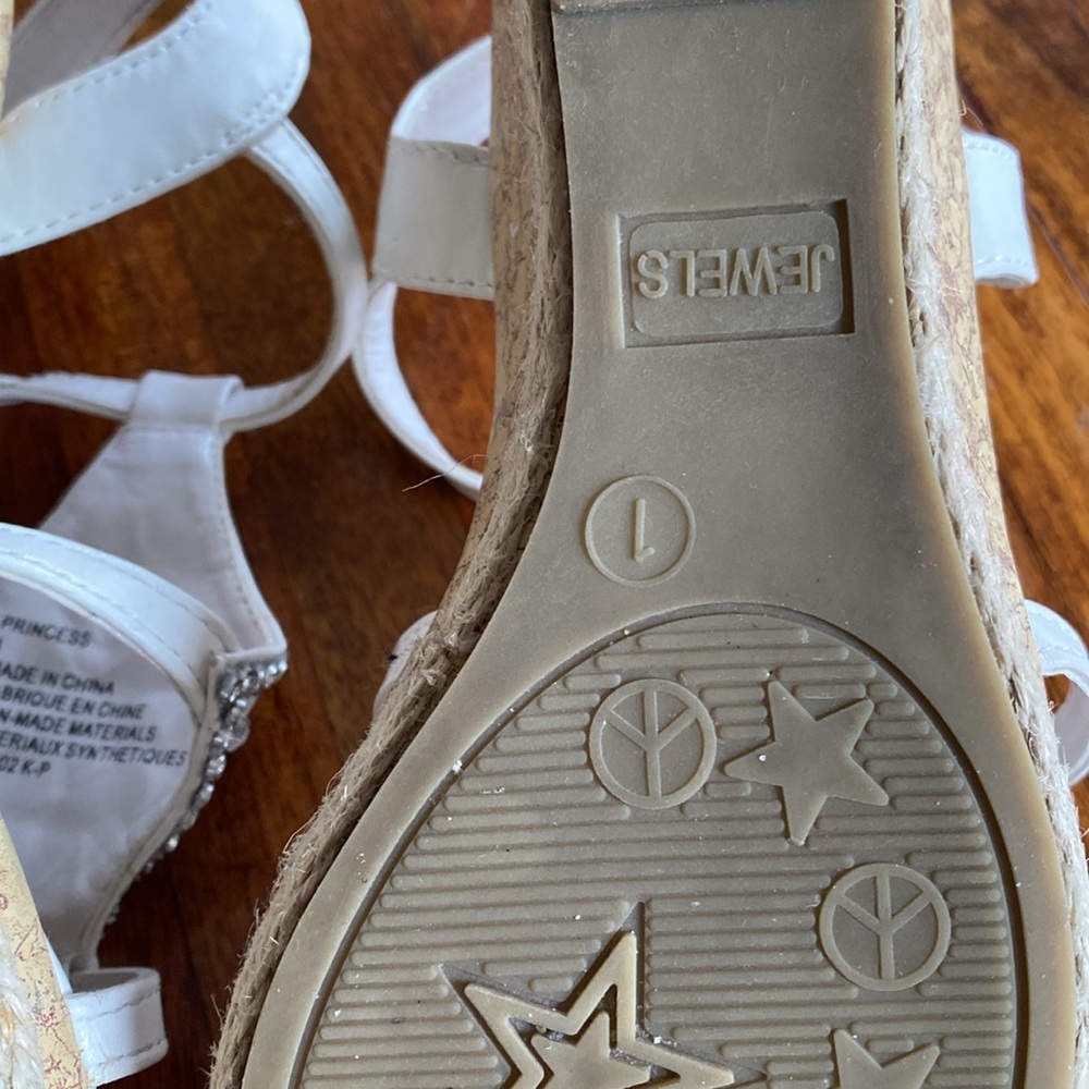 Jewels Princess Dress Shoes for Girls - Picture 13 of 15